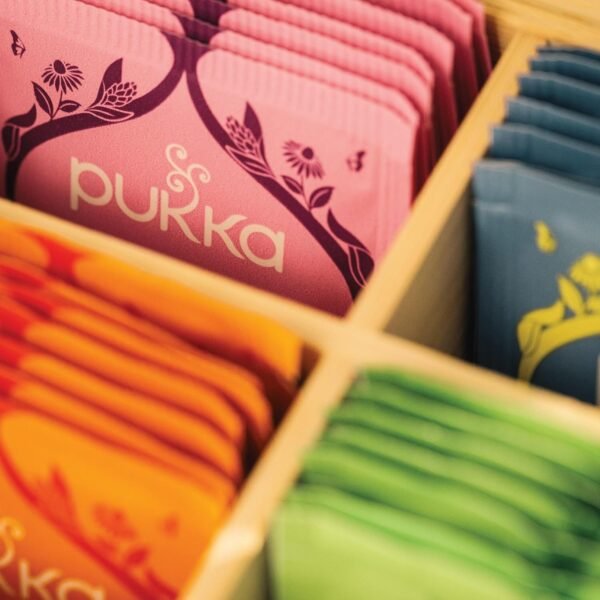 Pukka Tisane Discovery Chest, Confezione Regalo Tisane Biologiche Assortite, 6 Gusti, per Rilassare e Risvegliare i Sensi, Cofanetto in Bambù Sostenibile e Riutilizzabile, Idea Regalo, 42 Filtri